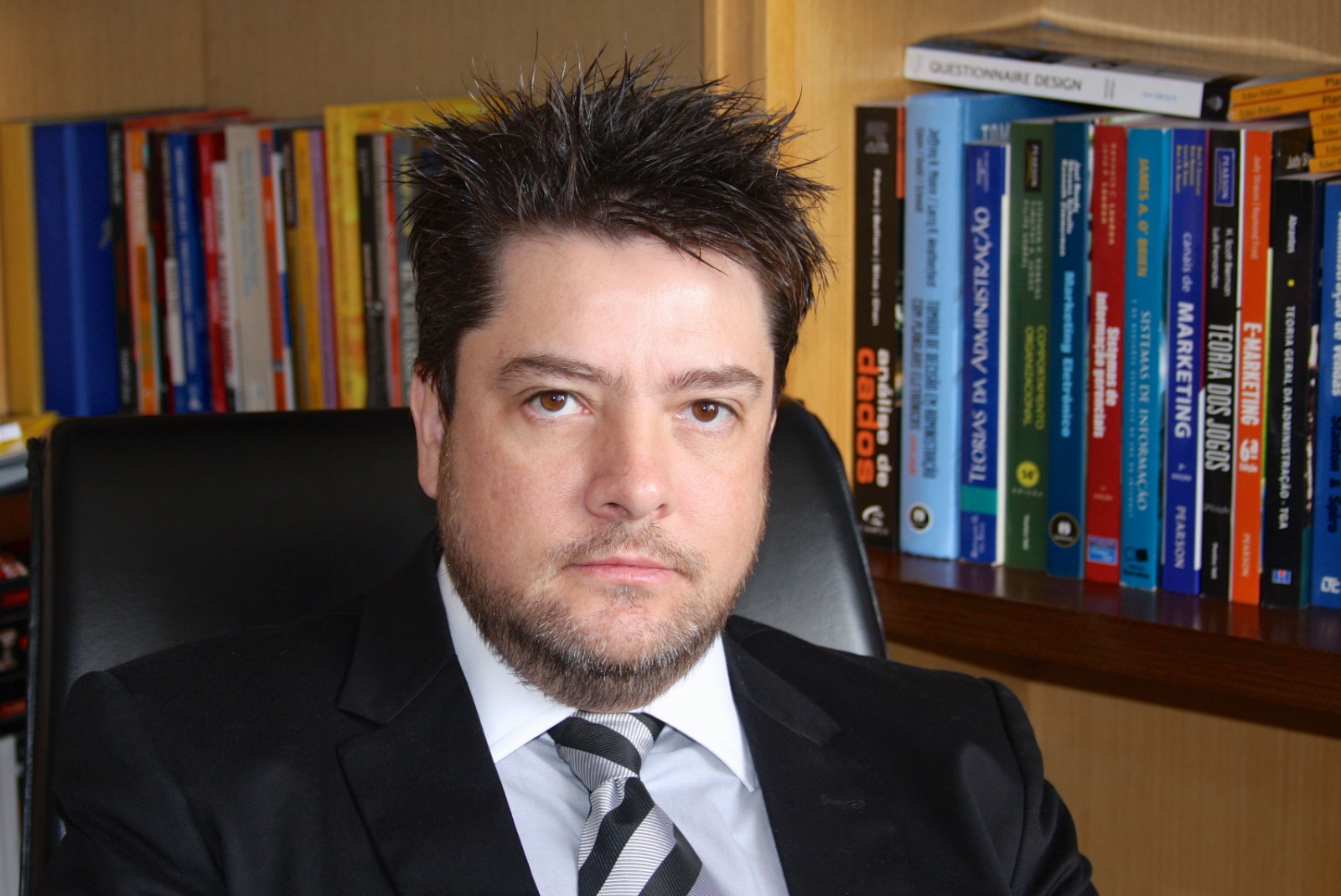 Eder Polizei, autor do livro